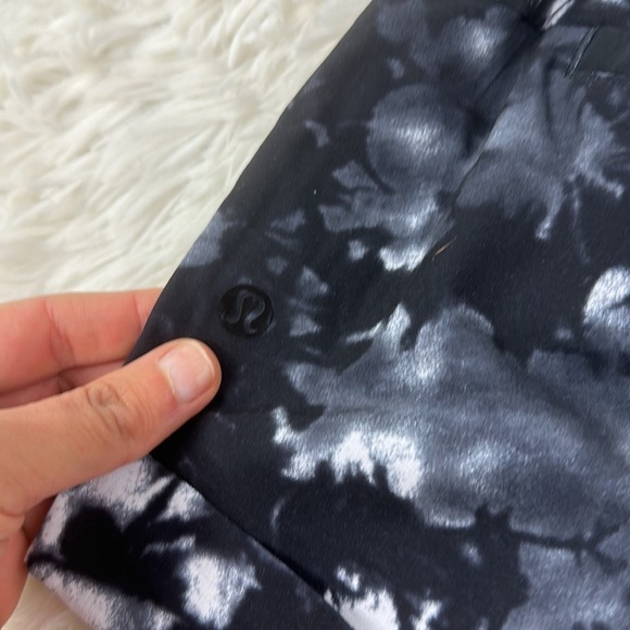 Lululemon Spring Break Away Short II Dusk Dye White Black / Black - Picture 4 of 5